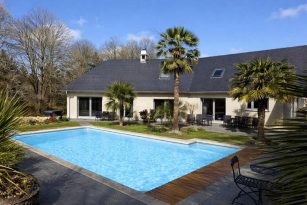 Propriété Familiale de 235 m² -4 chambres -Piscine-Dépendance-Terrain1700M²