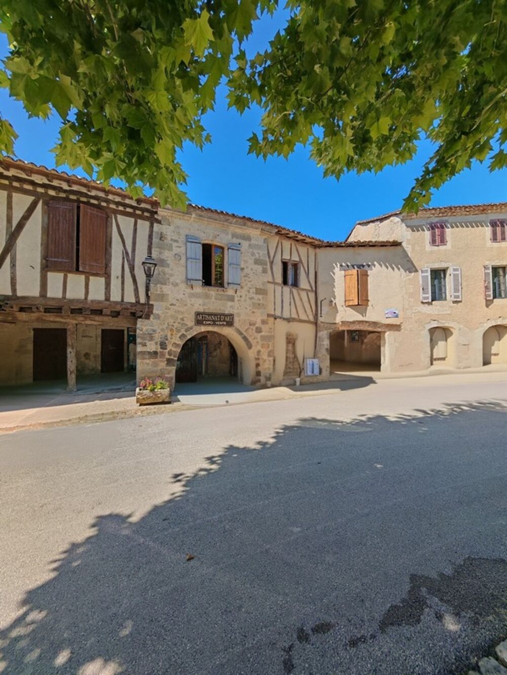 Vente Immeuble INVESTISSEMENT LOCATIF RARE – Immeuble de rapport au cœur de FOURCÈS, l'un des Plus Beaux Villages de France Fources