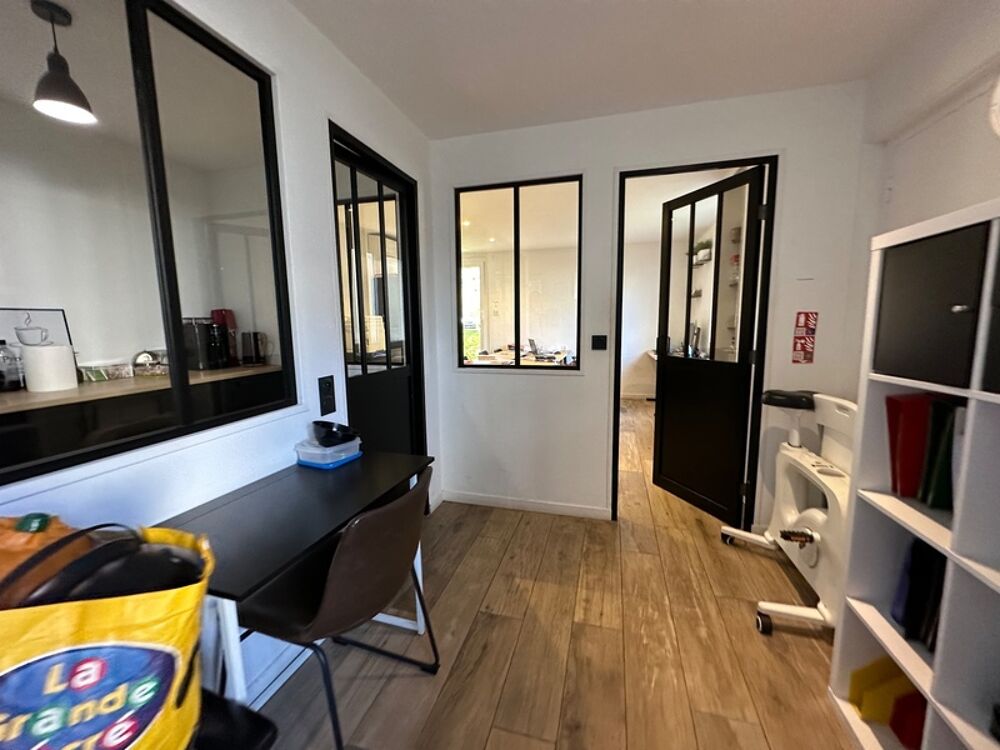   RARE ! MURS local bureaux RDC en très bon état à vendre LYON 8EME  (69) de 92 m², entièrement rénové récemment, en plein coeur d Lyon 8