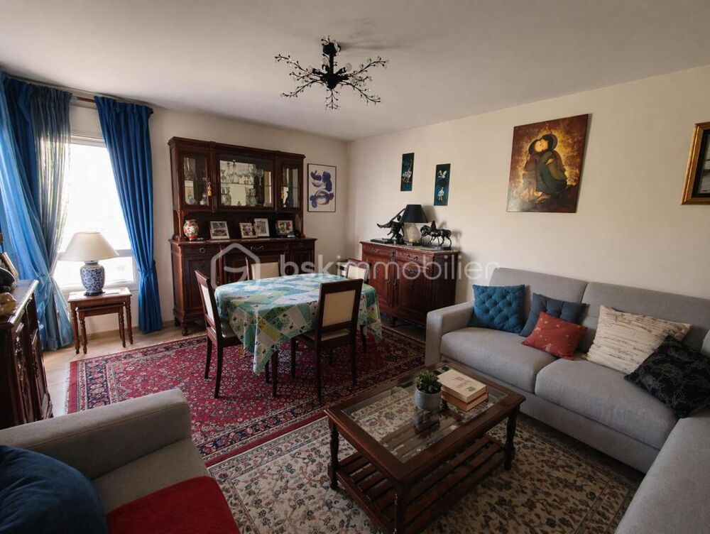 Appartement de 48 m² avec balcon au 5 étage avec ascenseur et cave