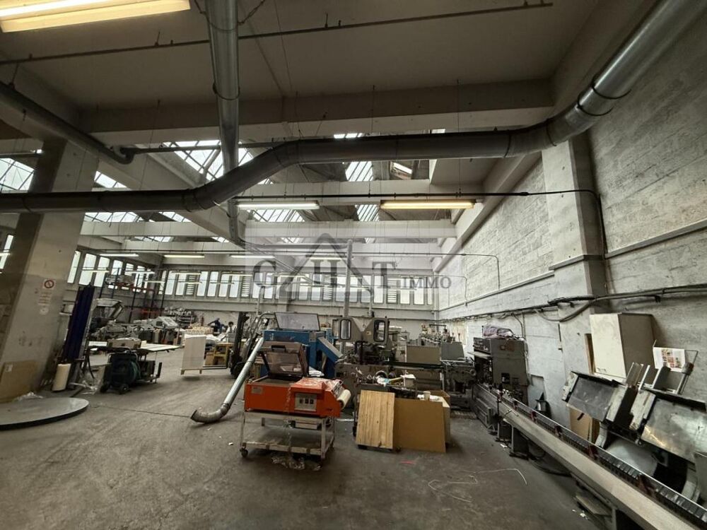   ENTREPÔT-BUREAUX de 490 M2 À LOUER SUR MONTREUIL! Montreuil