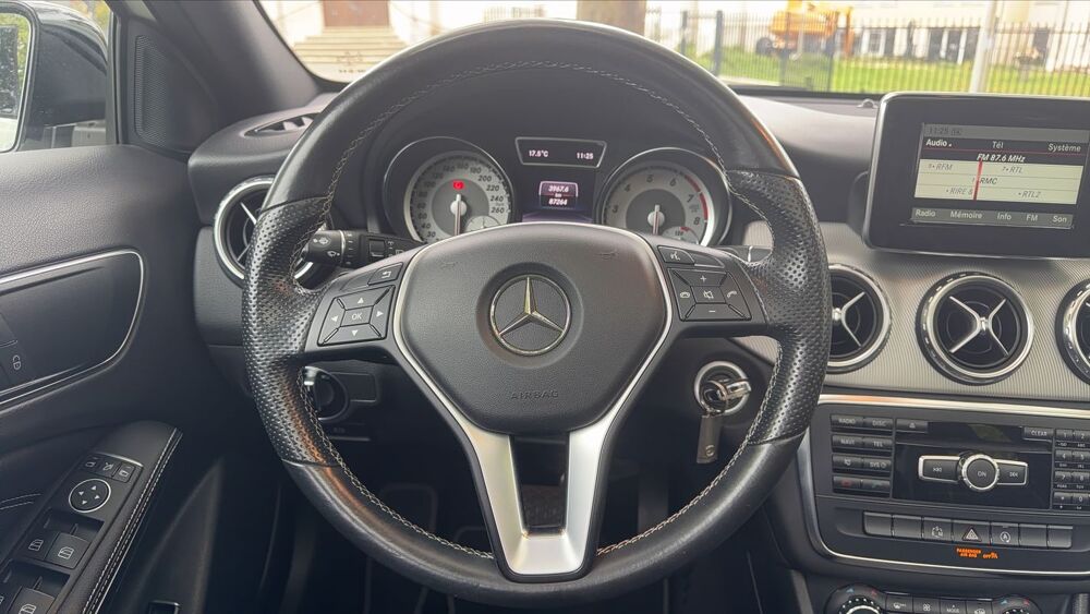 Classe GLA 200 156 7G-DCT Sensation - Premi&egrave;re main Toit ouvrant 2015 occasion 76610 Le Havre