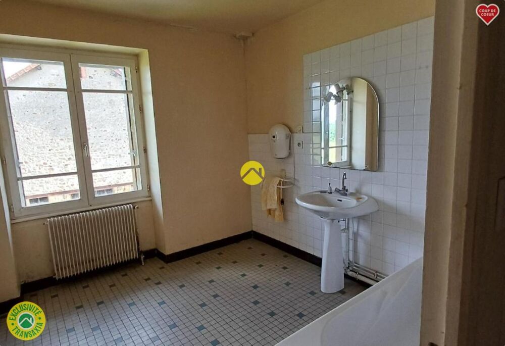 Maison élevée sur sous sol