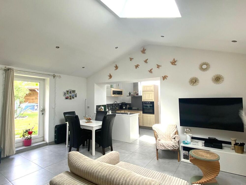MAISON PLAIN PIED - 2 CHAMBRES - 44680 SAINTE PAZANNE - BUDGET 233 000 HAI