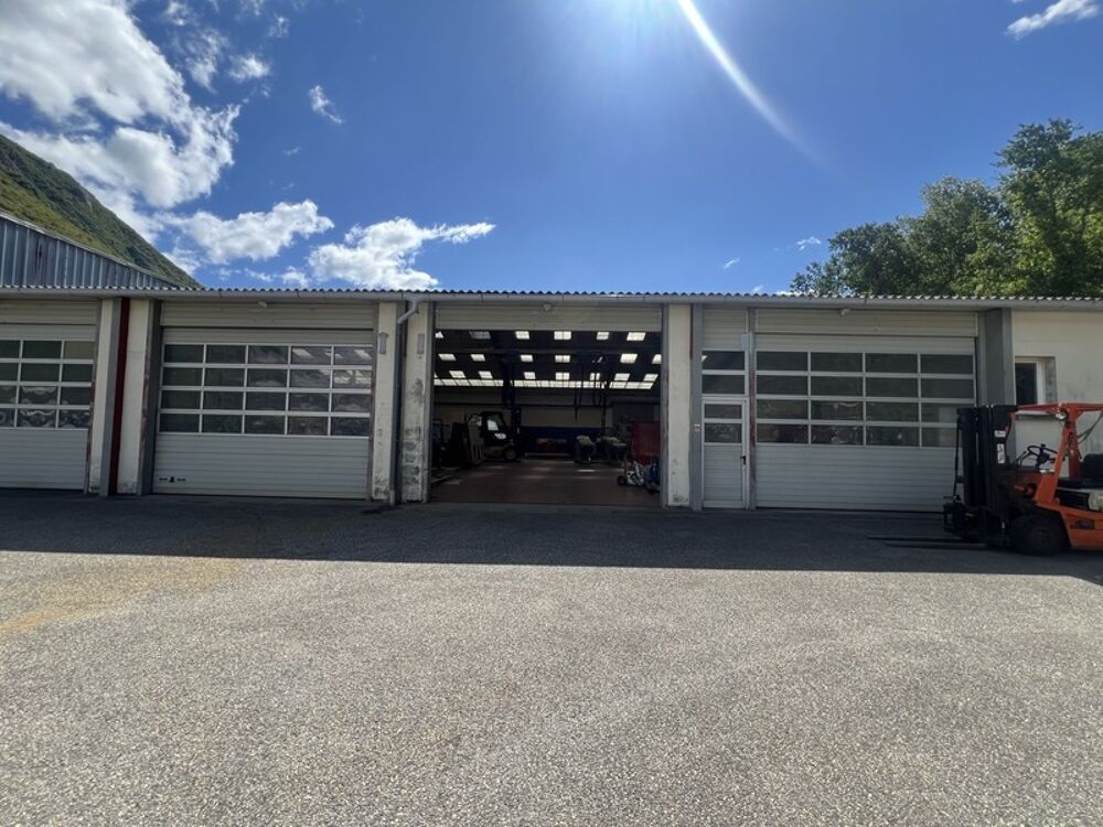   Local artisanal à louer MONTMELIAN (73) - 1 132 m² avec cour et parking Montmelian