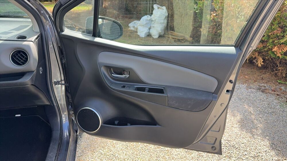 Yaris III 1.5 VVT-i 100 Hybrid E-CVT Dynamic 2015 occasion 44220 Coueron