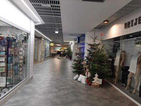   a vendre LOCAUX COMMERCIAUX DANS GALERIE MARCHANDE 2226m² Territoire de Belfort (90) 