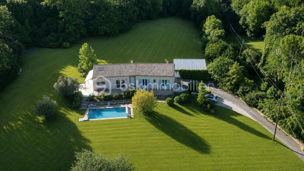 ET oui elle est enfin disponible: RARE  Propriété de plain-pied, 181 m², piscine, 2,5 hectares et vue exceptionnelle