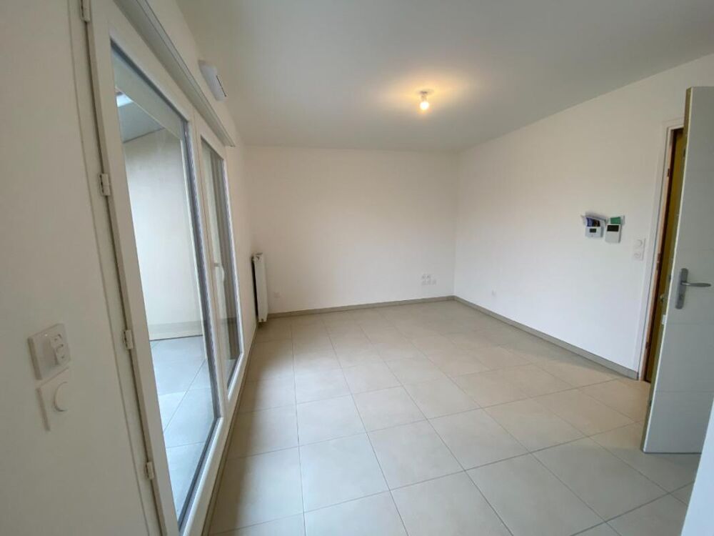 Location Appartement T2 NEUF avec terrasse et parking à BRON Bron