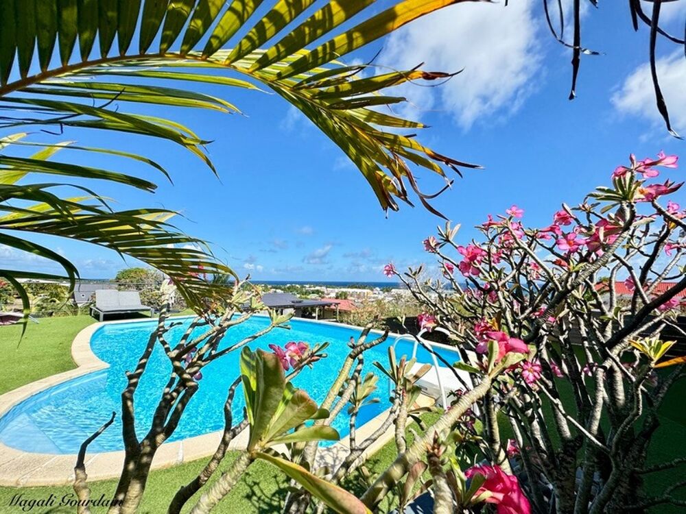à vendre  Propriété/château Sainte-Anne (97180)