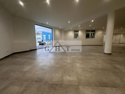   Ensemble stockage/bureaux/cabinet + terrain 