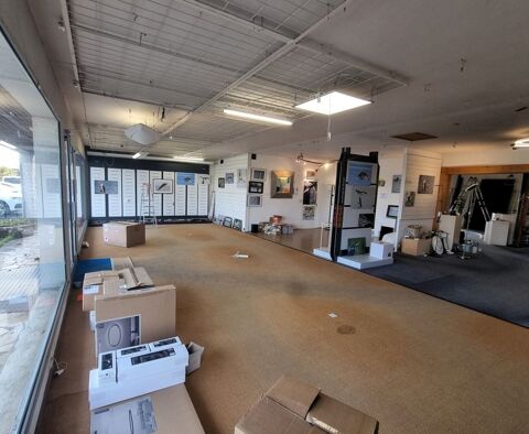 ST-PIERRE D'OL&Eacute;RON (17) En emplacement N&deg;1+ A Vendre Murs d'un local commercial surface 237m&sup2; sur terrain 510m&sup2; 557000 17310 Saint pierre d oleron