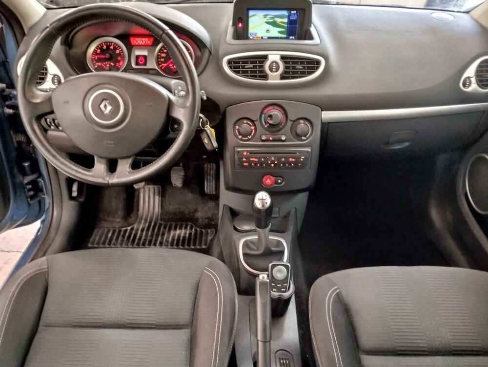 Clio III 1.2 TCE 100 DYNAMIQUE TOMTOM 5P 2011 occasion 06640 Saint-Jeannet