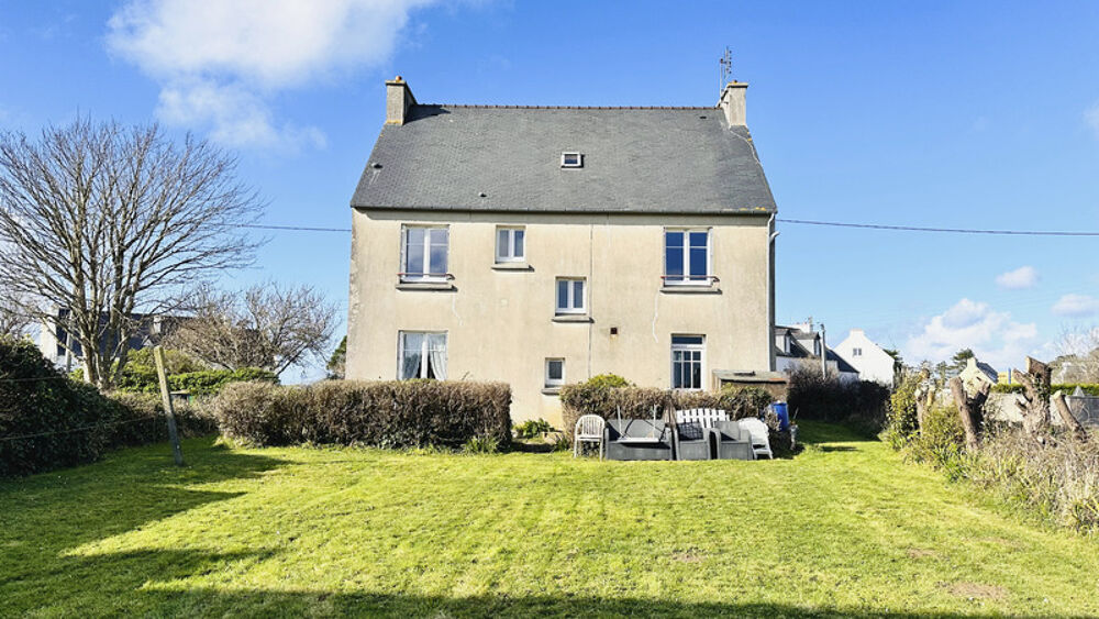 À vendre  CAMARET-SUR-MER Spacieuse maison traditionnelle à deux pas des plages et du centre-ville