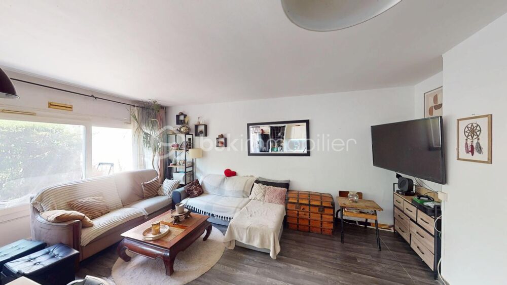 F4 en très bon état ! 3 chambres, loggia et espace extérieur !!
