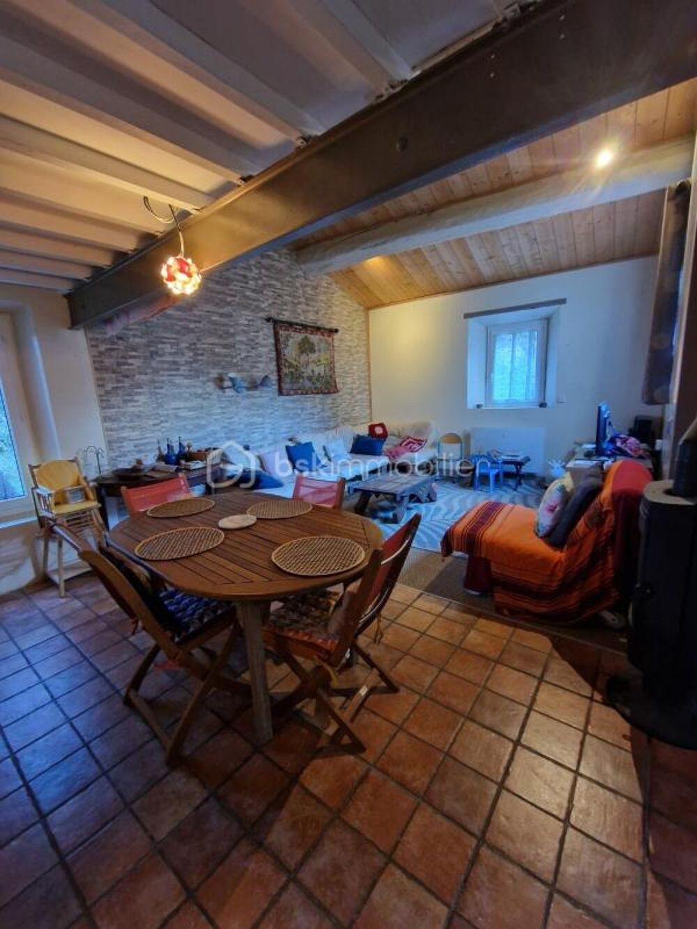 Maison de campagne avec cour et garage