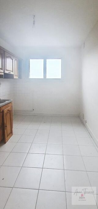  Appartement à louer 5 pièces 82 m²