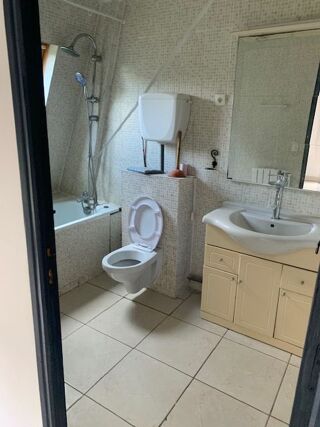  Appartement à louer 5 pièces 109 m²