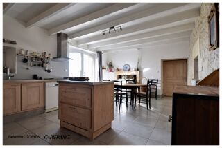Vente Maison Maison à vendre 6 pièces TRIZAY (17) MAISON EN PIERRE ENTIEREMENT RENOVEE, BEAUX VOLUMES, 3 CHAMBRES, GARAGE, APPENTIS, ABRIS DE Trizay