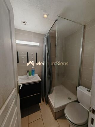  Immeuble  vendre 15 + pices 350 m