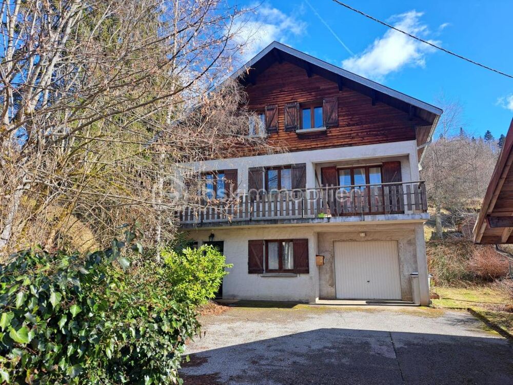 Maison au coeur du village, au calme, avec beau terrain 800 m2