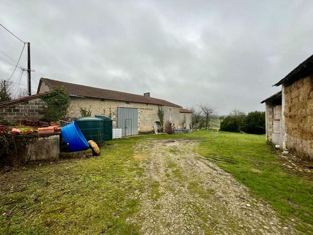 Corps de ferme avec dépendances à rénover
