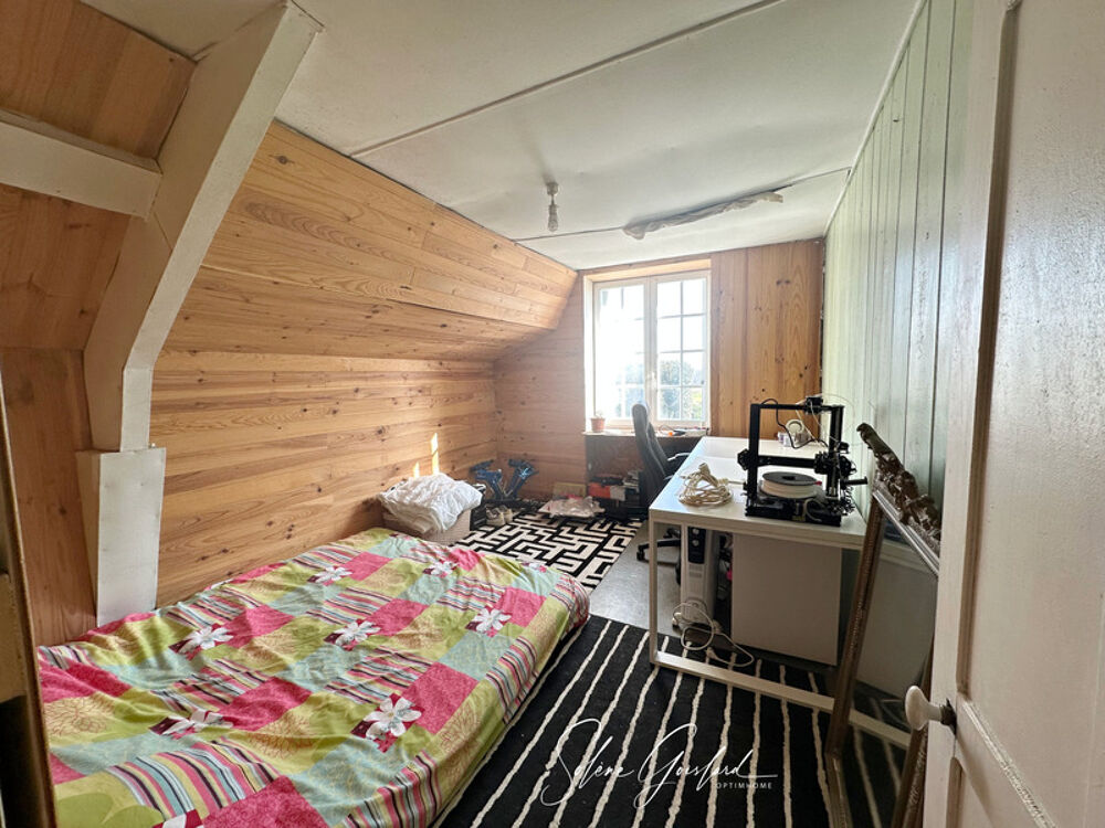 Maison mitoyenne à rénover !! Proche du bourg, calme