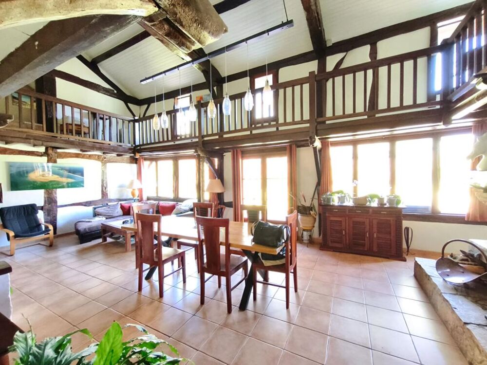 Propriété 200 m2 avec étang, piscine sur 5 hectares