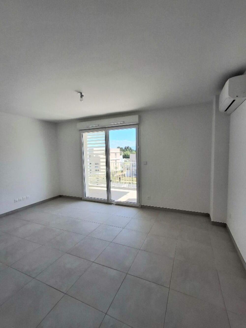 T1 NEUF avec balcon et parking à MONTEUX