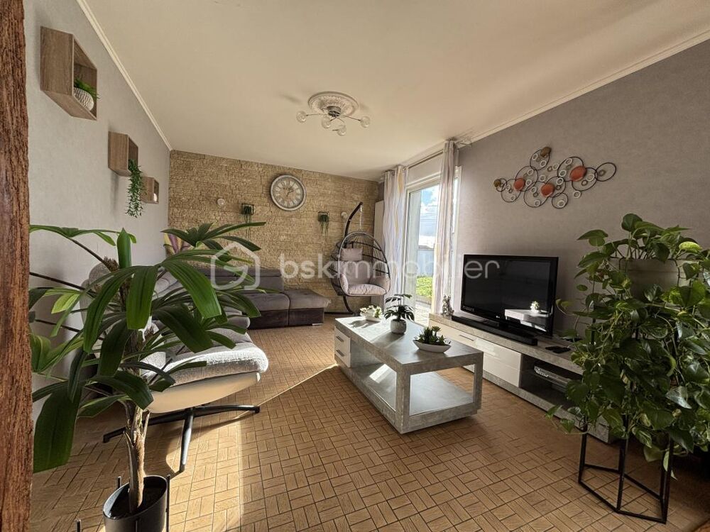 Treize-Septiers  Maison familiale avec beaux volumes et jardin exposé Sud/Ouest