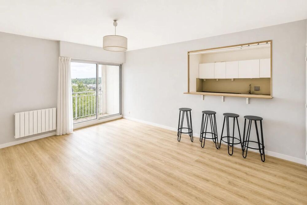 Appartement lumineux sous les toits, La Riche