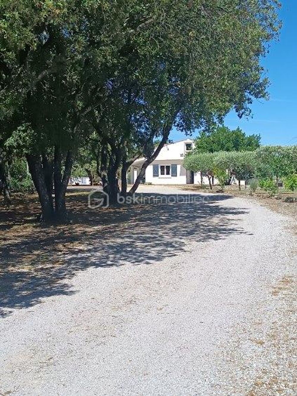 Maison de 317 m2 composée de 3 habitations distinctes