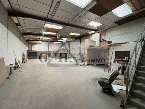 ENTREPOT 420 M² A LOUER A VAUX LE PENIL 2650 77000 Vaux le penil