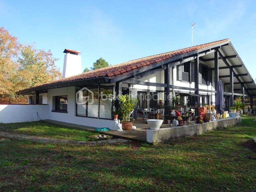 Maison landaise rénovée de 263 m2 à 10 minutes de TARTAS