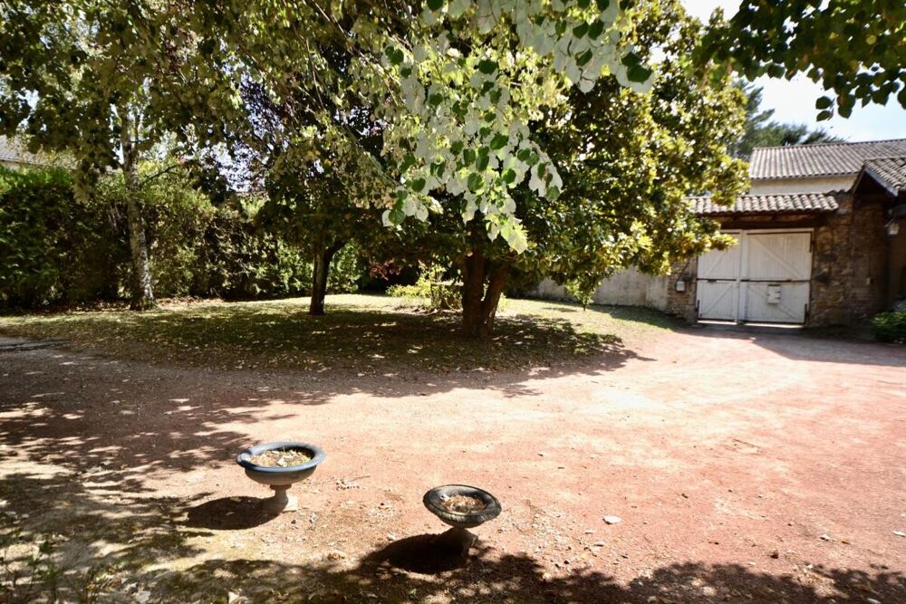 à vendre  Propriété/château Sathonay-Village (69580)