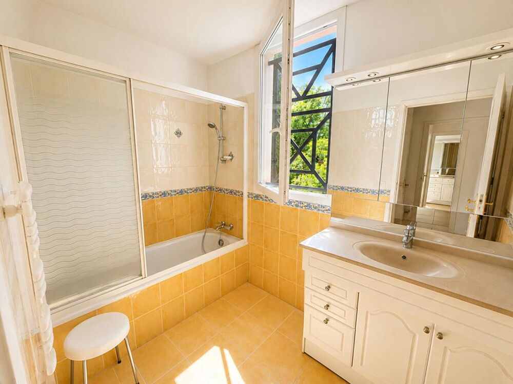 Vente Appartement Appartement 4 pièces en dernier étage avec terrasse Frejus