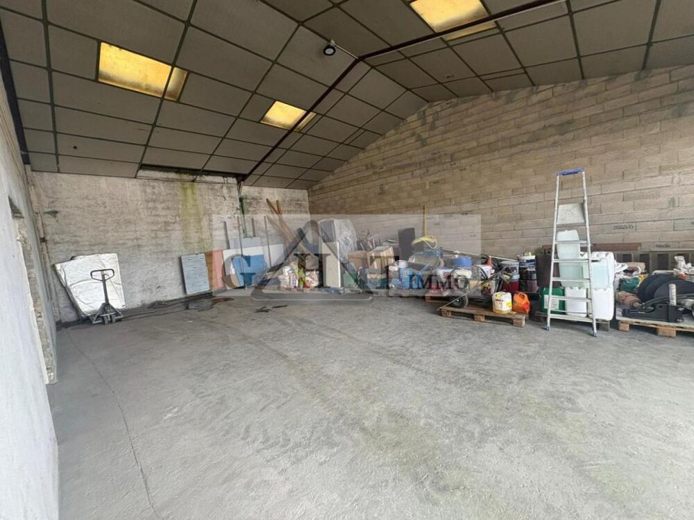   ENTREPOT 97 M² A LOUER A REAU 