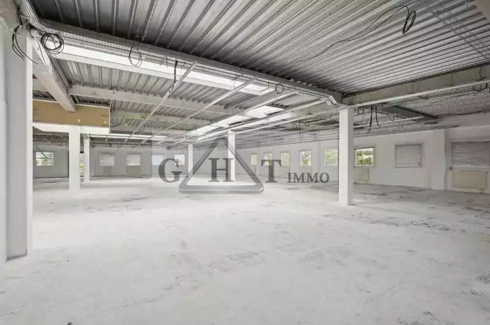   A LOUER - MARCOUSSIS - ENTREPOT BUREAUX DE 300 M² Marcoussis