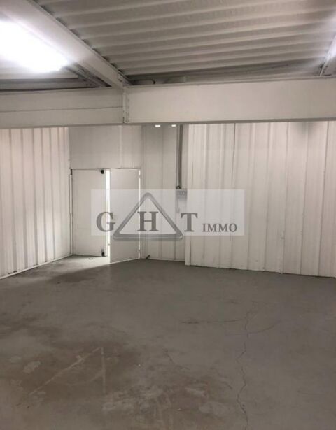Local de stockage &agrave; la location 1400 92390 Villeneuve la garenne
