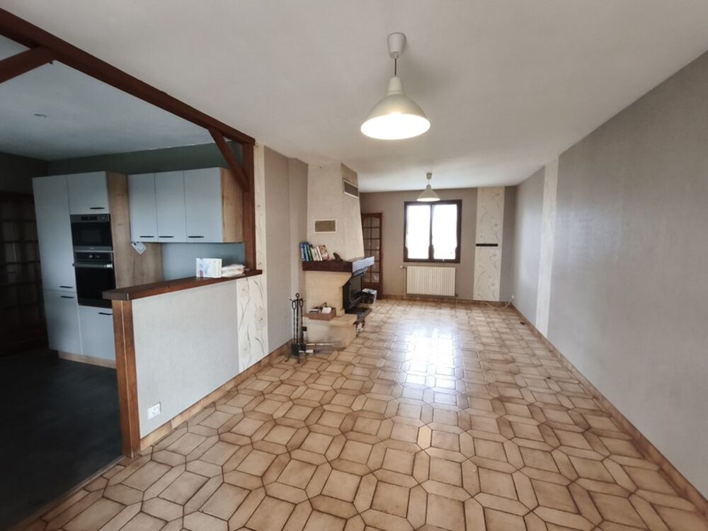 Vente Maison À VENDRE – Maison familiale 6 pièces de 133 m² avec sous-sol complet sur 2 332 m² de terrain – Juvignies (60112) Juvignies