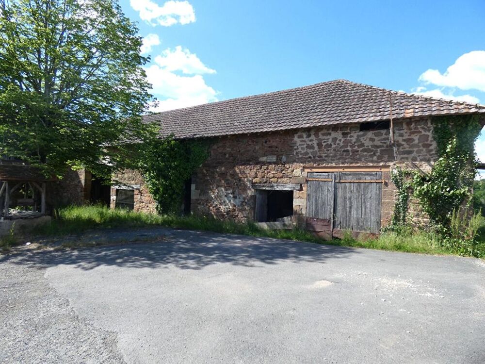 Vente Maison Maison 94 m2 habitables / 3 chambres / grange / terrain 1 hectare environ Hautefort