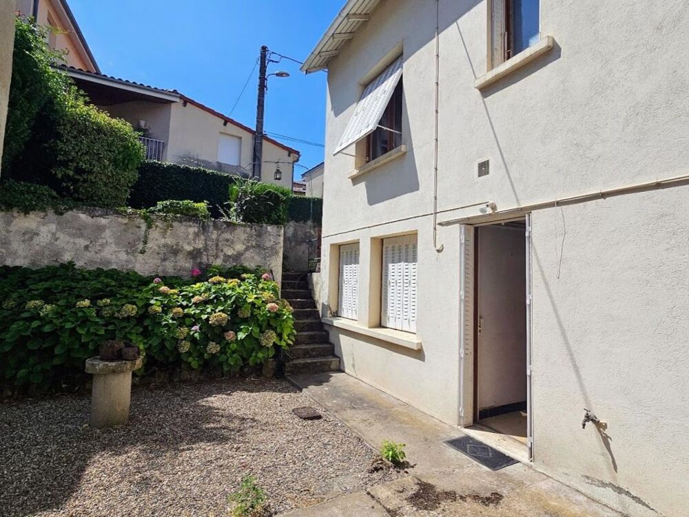 Maison à vendre 7 pièces - 180 m² - Extérieurs - 2 garages à VERTAIZON (63)