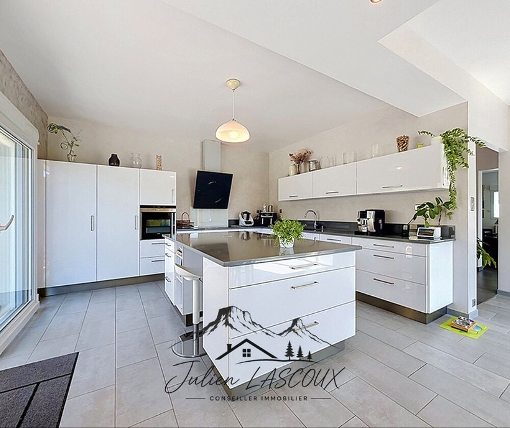 ENGINS  MAISON DEXCEPTION  208 M² HABITABLES  VUE PANORAMIQUE