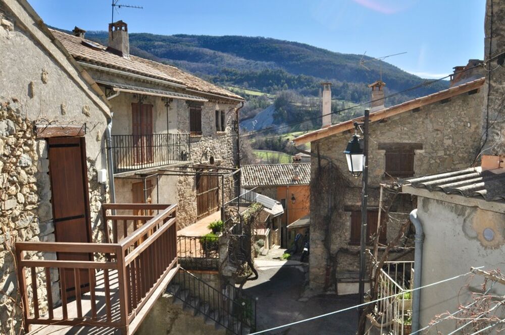 Dpt Alpes de Haute Provence (04), à vendre Proche ANNOT Maison de village en pierres 3 pièces, 60m², Cave et Terrasse