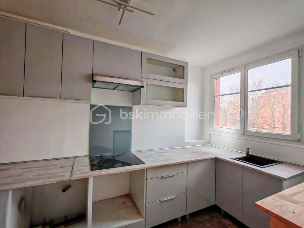 Vente Appartement Superbe 3 pièces entièrement rénové avec balcon, ascenseur et vue dégagée Paris 20