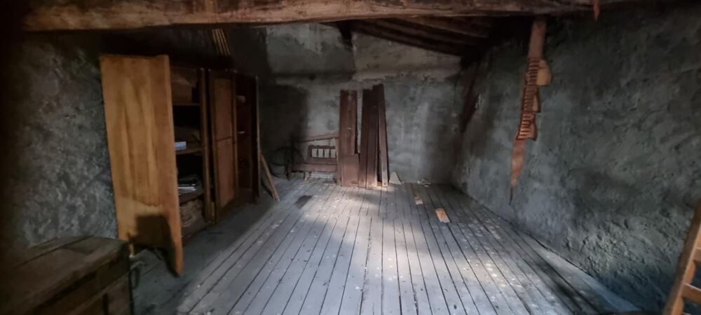 Vente Remise/Grange Grange à vendre CHAURIAT (63) Chauriat