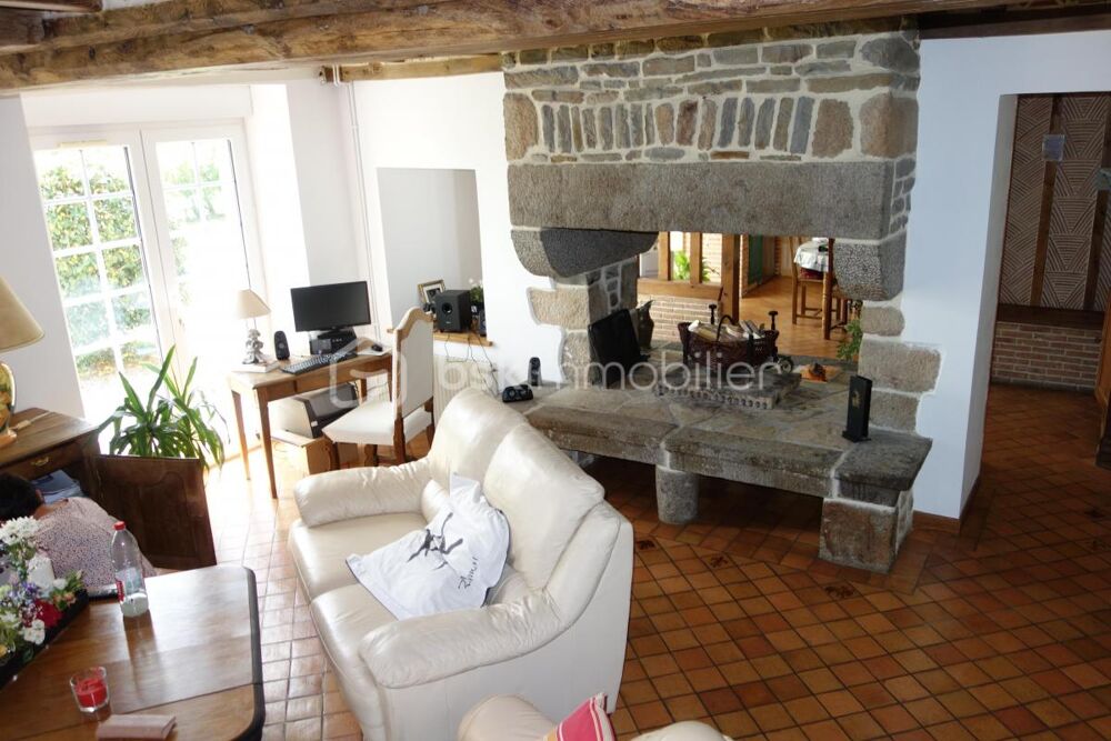Magnifique longère en pierres sur un terrain arboré de 1801 m2