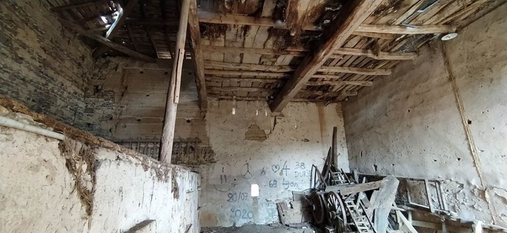 Vente Maison ancienne fermette - A renover entirement.  60 m + dpendances Saint denis de cabanne