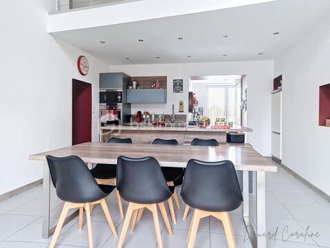   Maison de charme et de caract�re - avec 4 chambres Maison - 5 pi�ce(s) - 145 m�