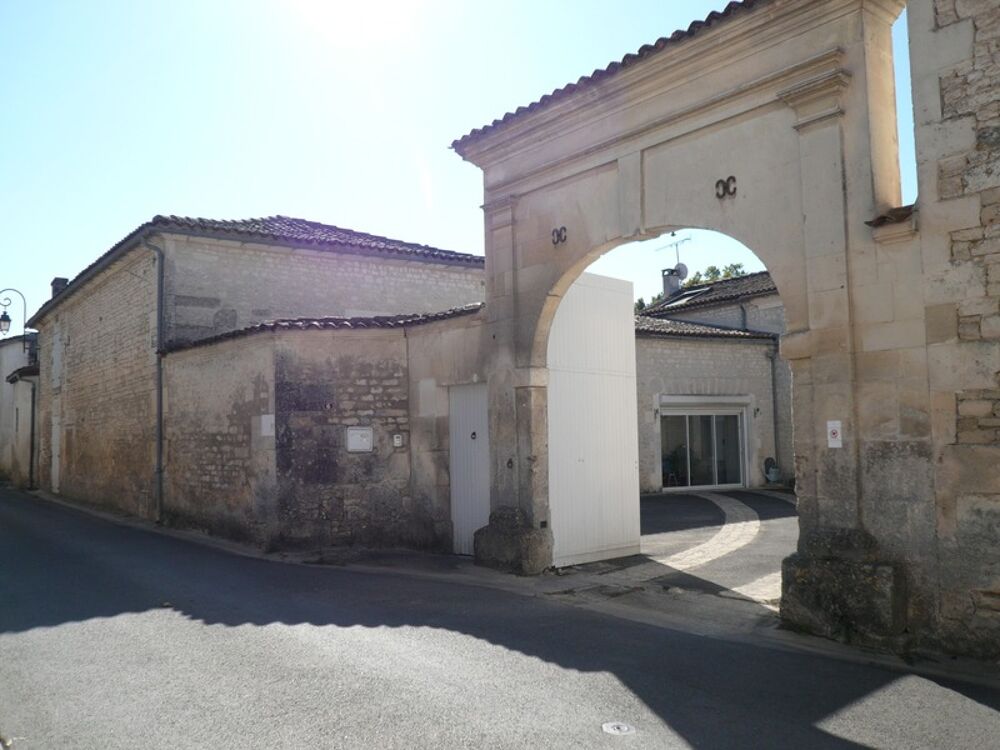 Vente Maison ? MERIGNAC (16) A vendre MAISON de CARACTERE en Pierre avec Piscine ? Merignac